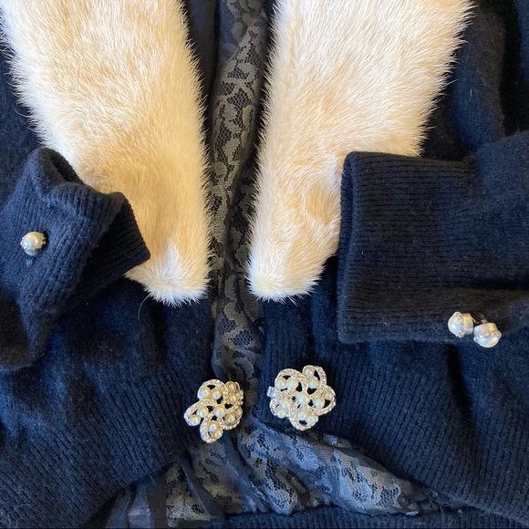 Vintage 1960’s sweater with fur collar & jewel button closures - Picture 3 of 8